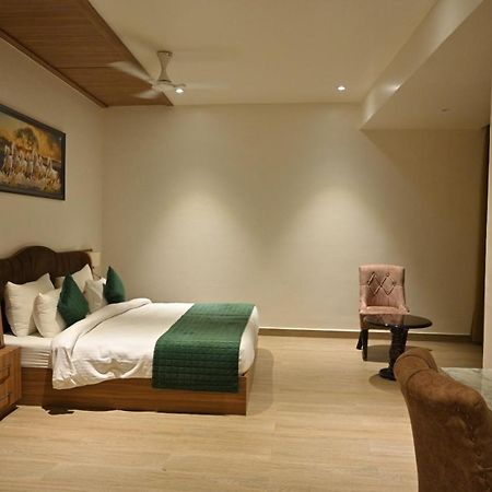 Hotel Gold In Leaf Aligarh Exterior photo
