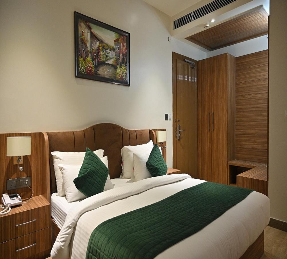 Hotel Gold In Leaf Aligarh Exterior photo