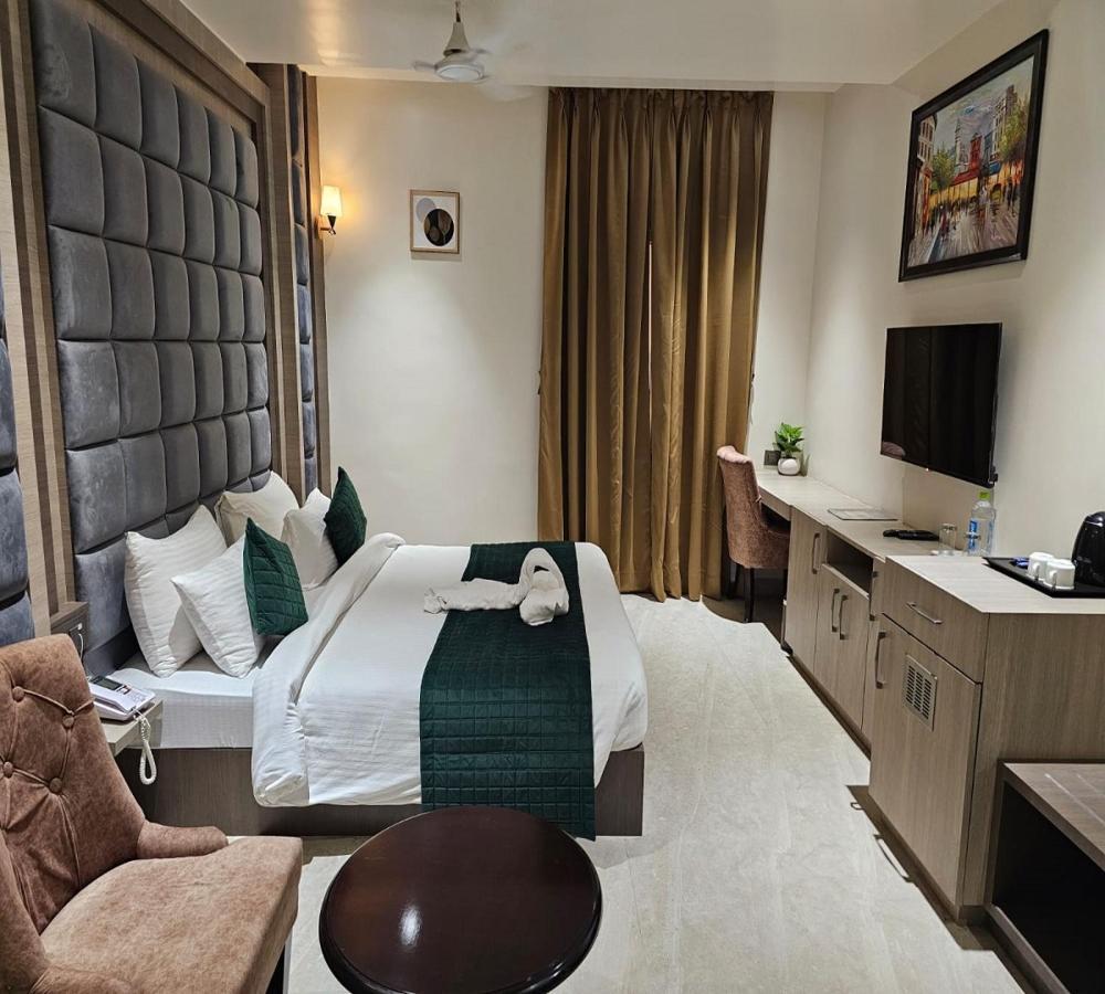 Hotel Gold In Leaf Aligarh Exterior photo